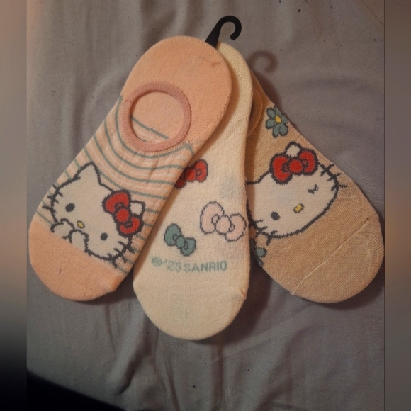 Hello Kitty Ankle Socks Set NWOT - Picture 1 of 2